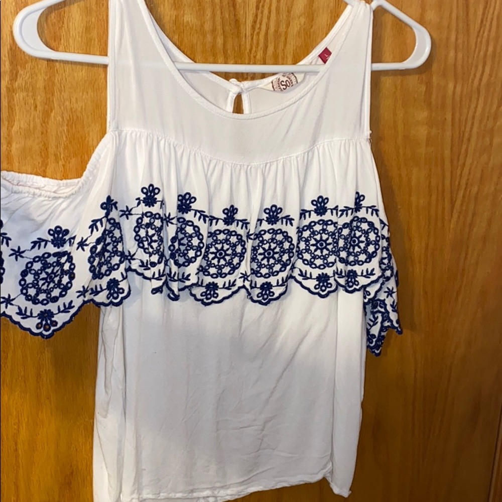 Off-shoulder tank top